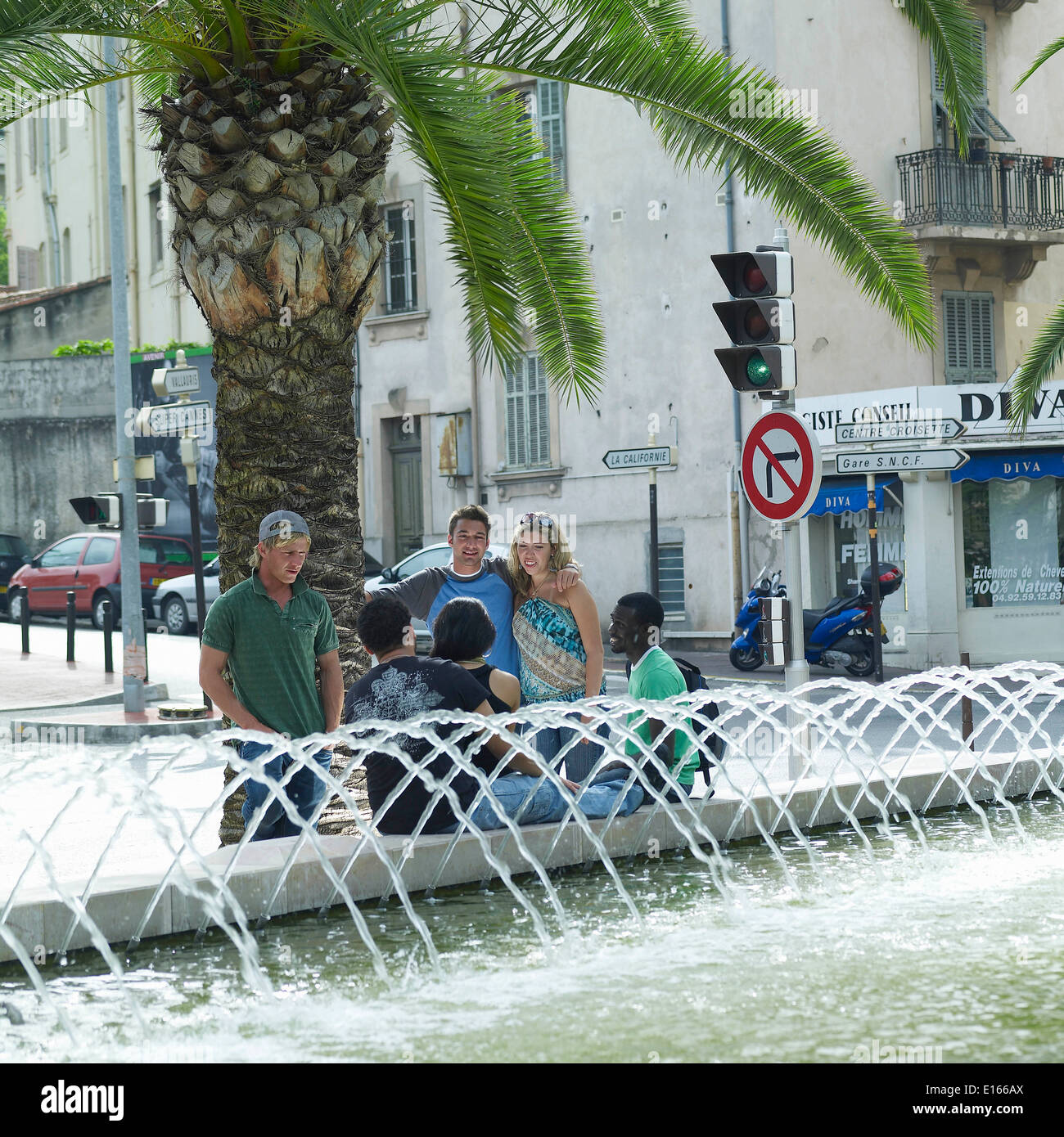 Grupo de estudiantes en Cannes, Francia Foto de stock