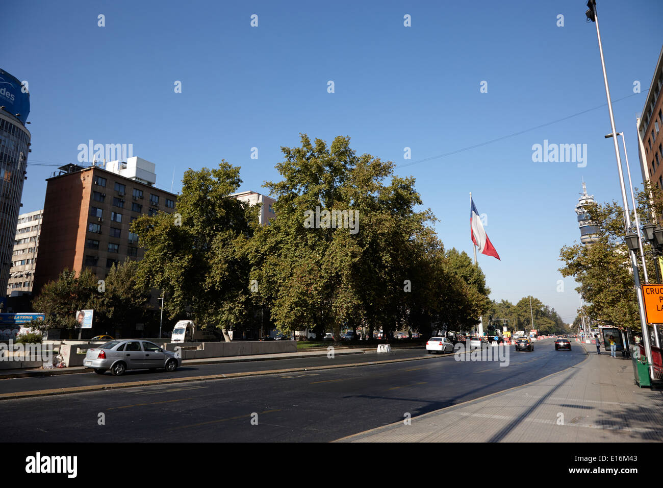 La avenida Libertador General Bernardo O'Higgins, el centro de la ciudad de Santiago de Chile Foto de stock