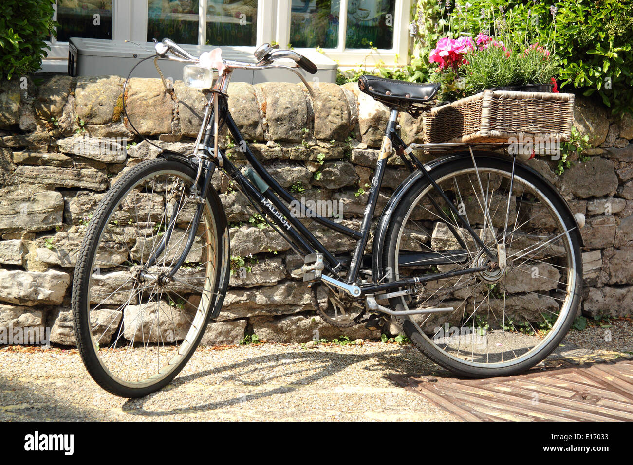 Bicicleta raleigh vintage fotografías e imágenes de alta resolución - Alamy