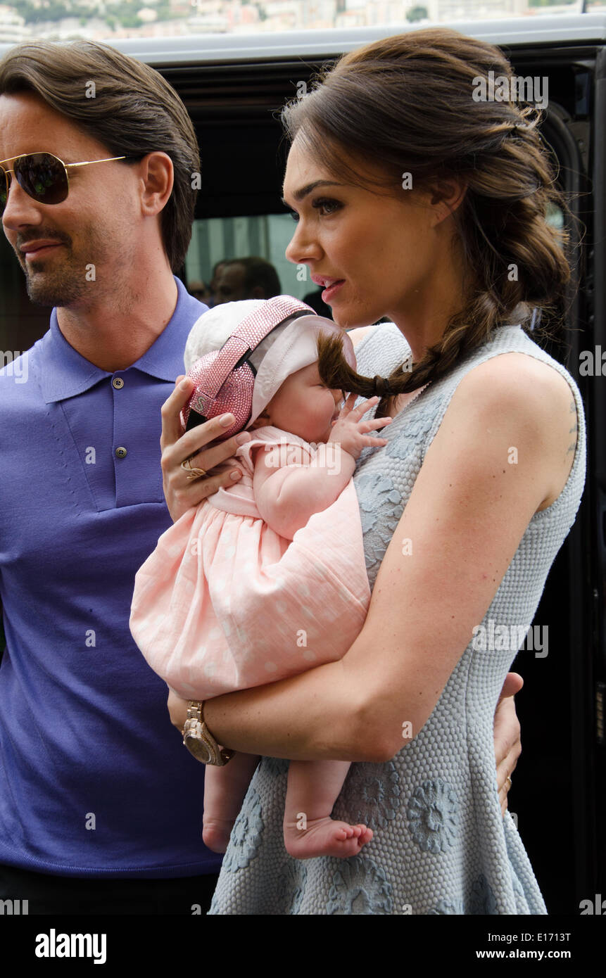 Grand Prix de Mónaco, Monte Carlo. 25 de mayo de 2014. Tamara Ecclestone visita el paddock de F1 con su esposo y su nuevo bebé girl. Gran Premio de Fórmula 1 de Mónaco, Monte Carlo. Crédito: Kevin Bennett/Alamy Live News Foto de stock