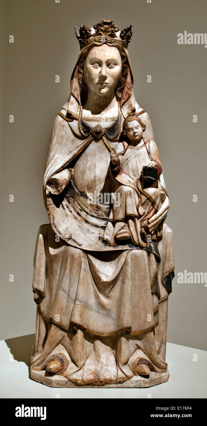 Virgen anónima del siglo XIV el arte gótico medieval de Cataluña España Foto de stock