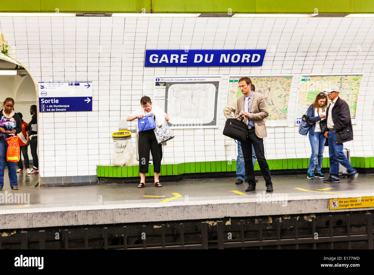 Gare Du Nord del metro de la ciudad de París 5 la estación de la línea