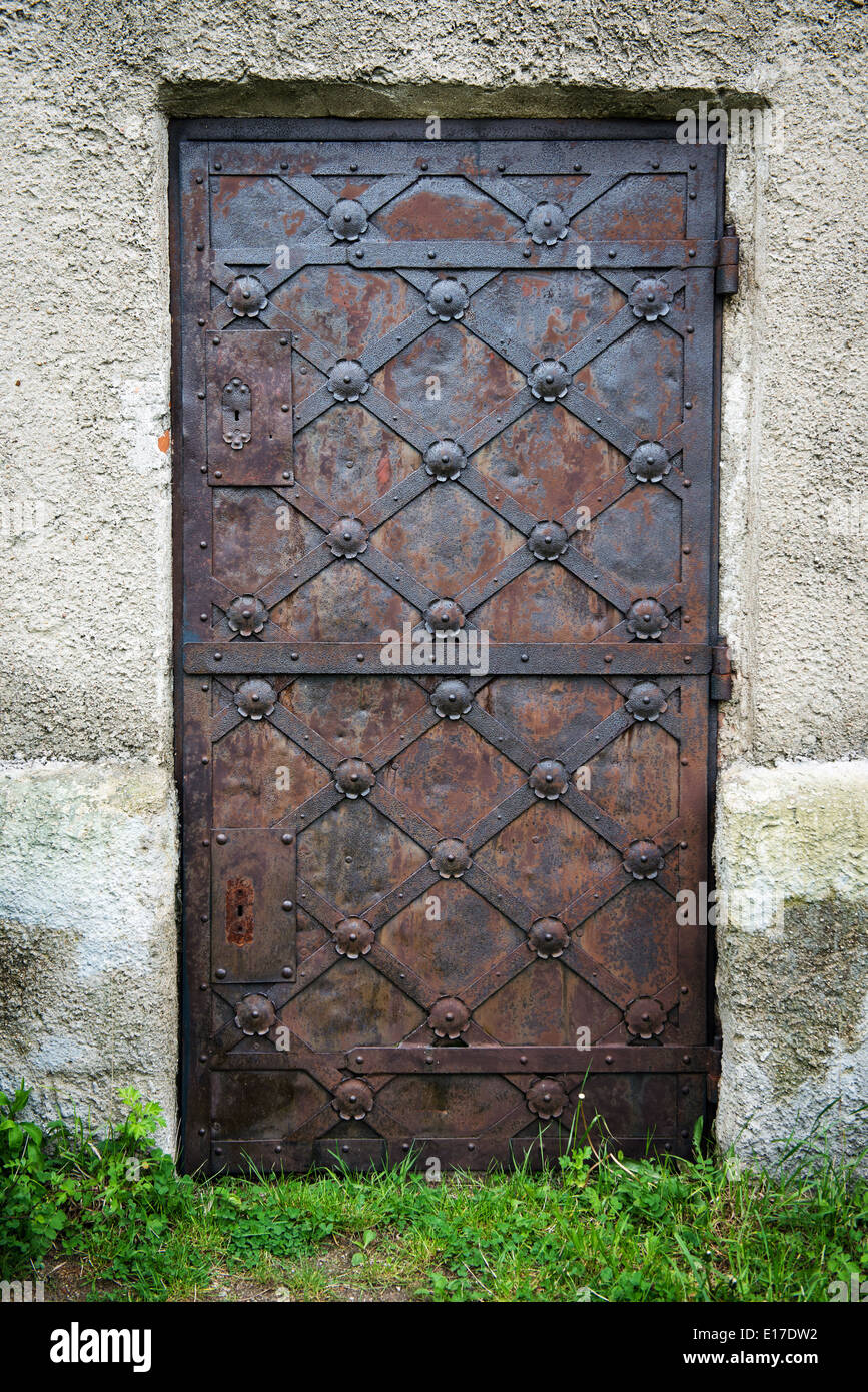 Vintage puerta oxidada Foto de stock