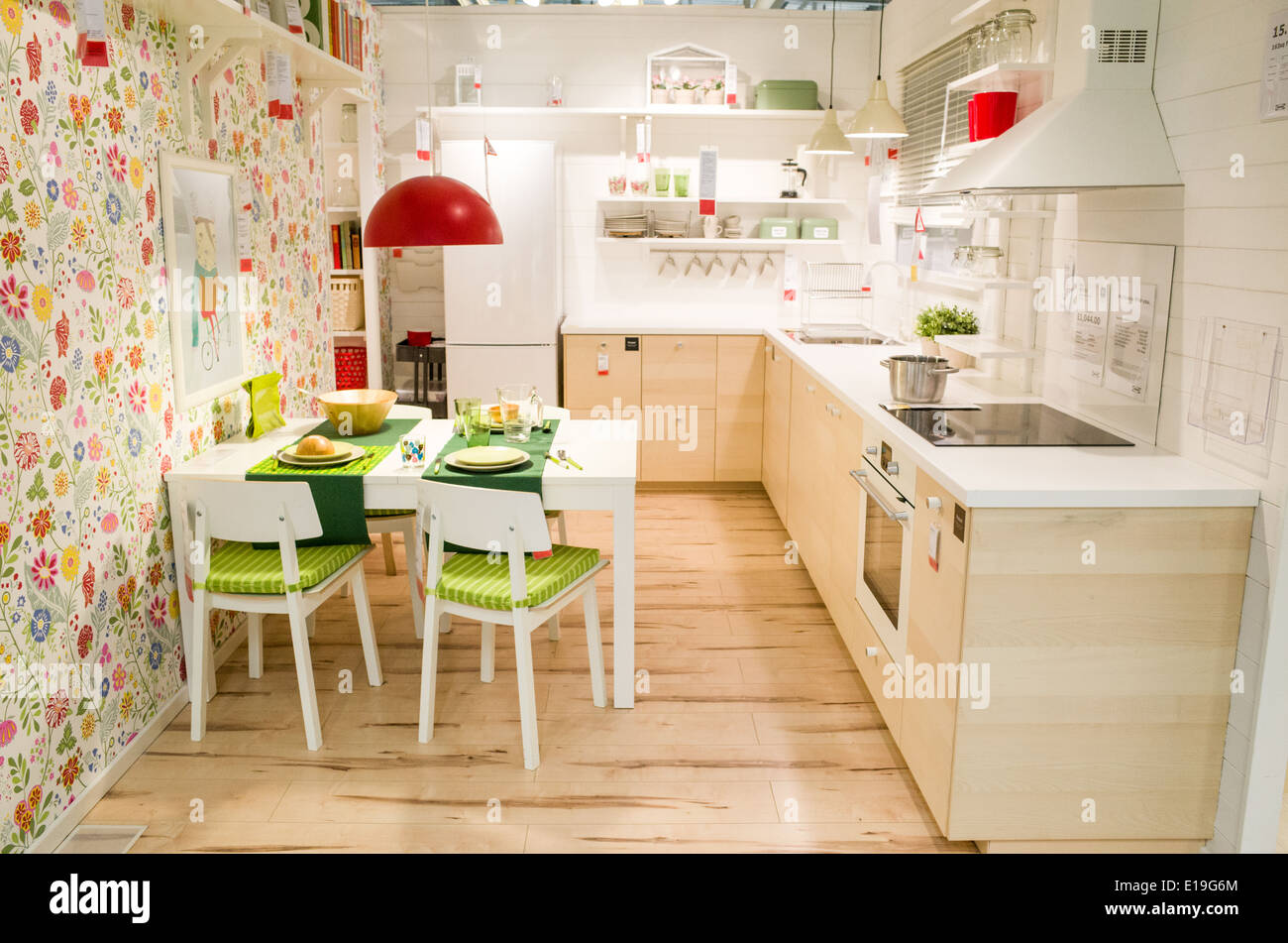 Muebles De La Cocina En Venta En La Tienda De Ikea, Diseño Interior Foto de  archivo editorial - Imagen de industria, colorido: 154620908