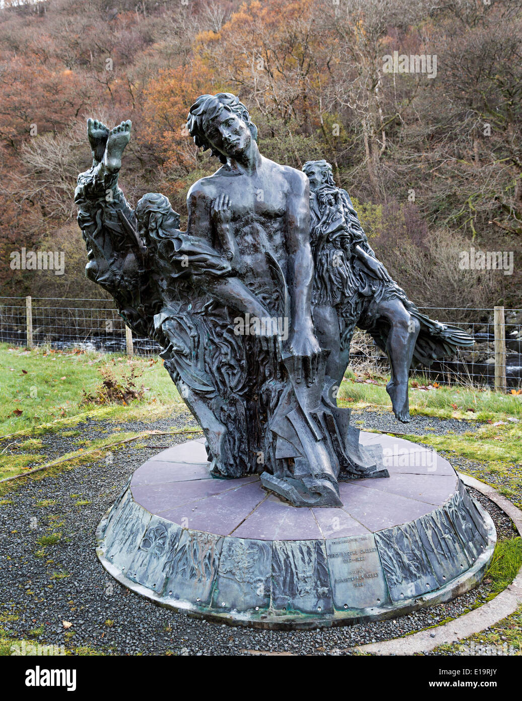 Estatua del poeta Shelly a Elan Embalse de valle Powys en Gales UK Foto de stock