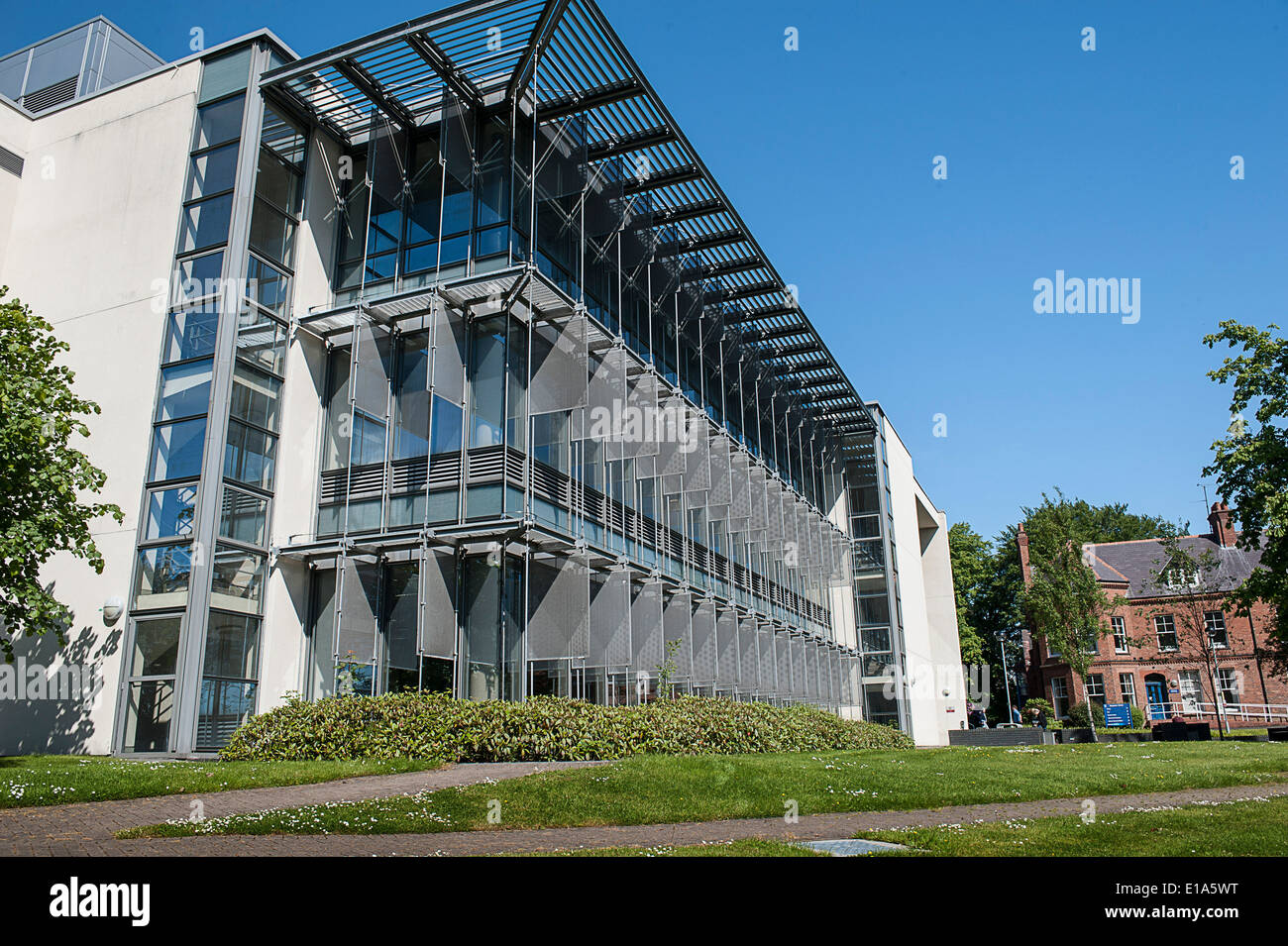 La Universidad de Ulster, Magee Campus, el edificio de la biblioteca, Derry, en Londonderry, Irlanda del Norte Foto de stock