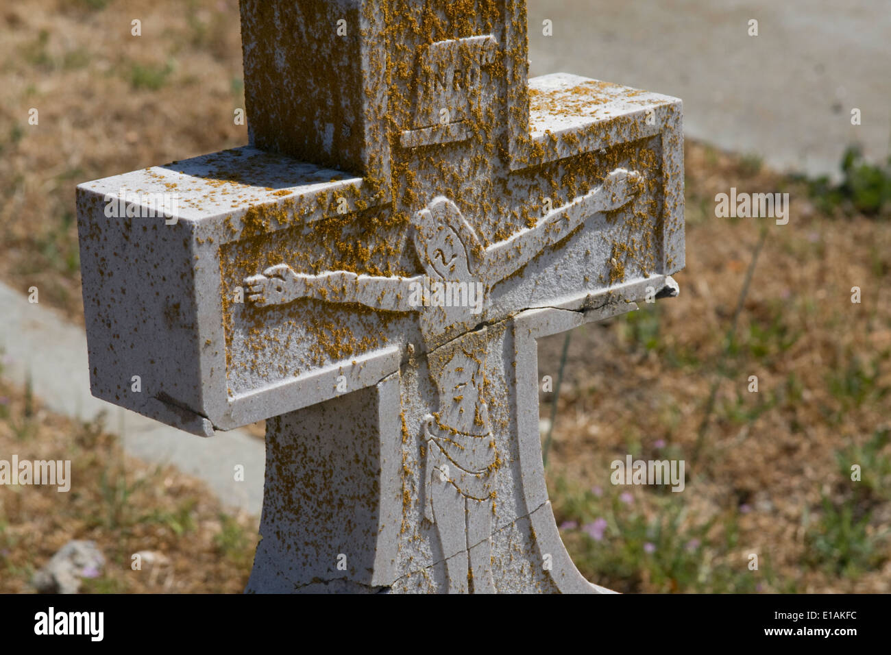 Cruz lápida en San Juan Bautista, California. Foto de stock