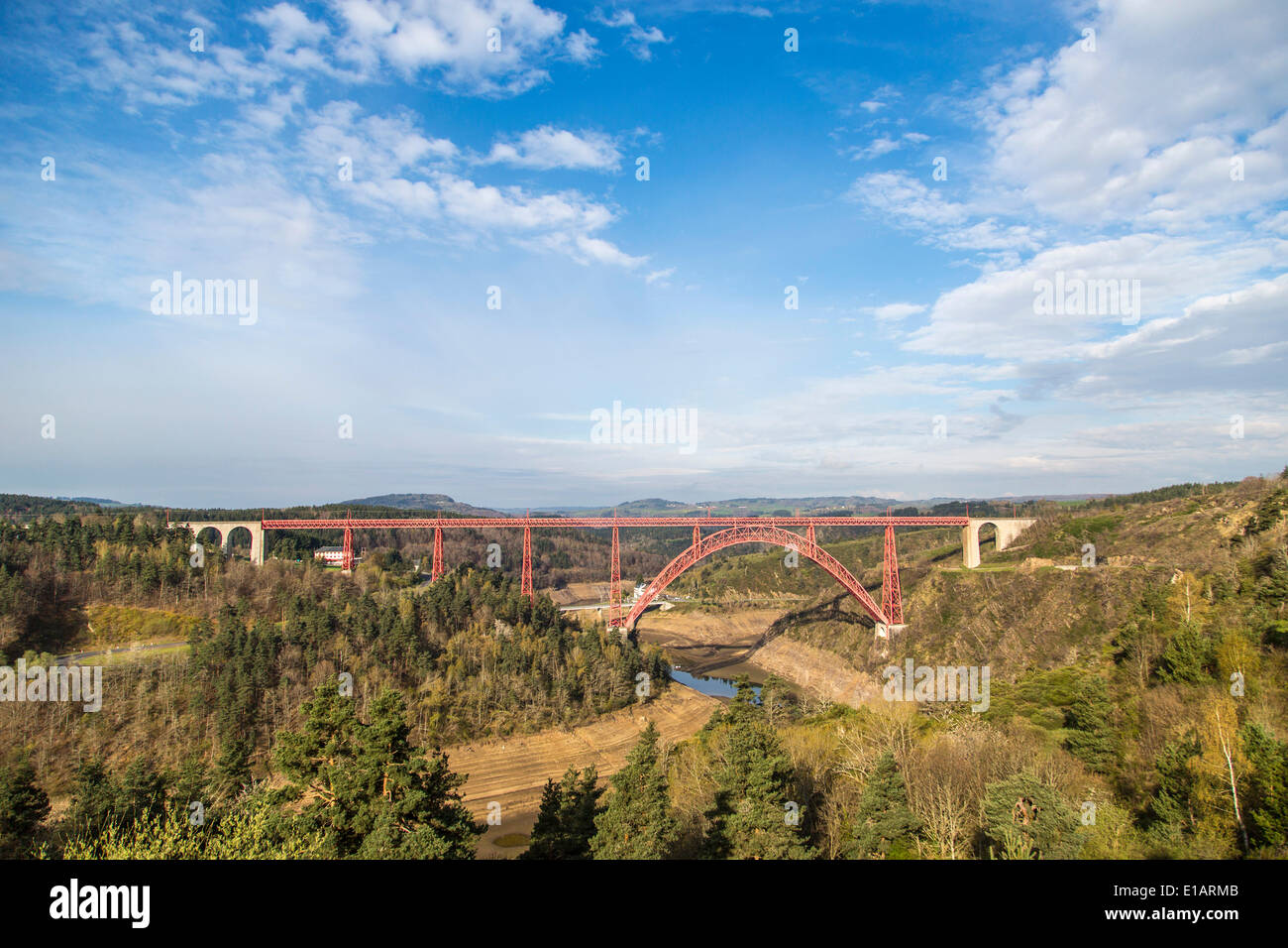 Viaducto de Garabit, Ruynes-en-Margeride, Auvergne, Francia Foto de stock