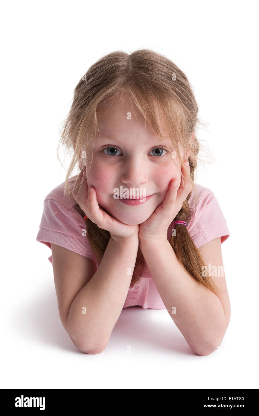 Retrato de una niña de 6 años sobre fondo blanco Fotografía de
