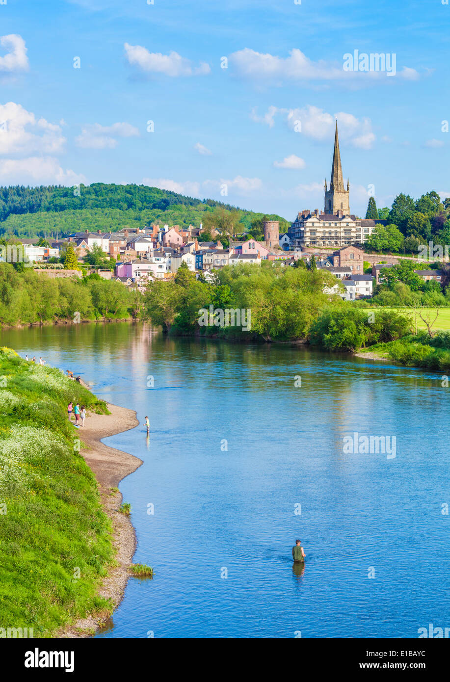 La pesca en el río Wye, Ross On Wye, Wye River Valley, Herefordshire, Inglaterra, Reino Unido, EU, Europa Foto de stock