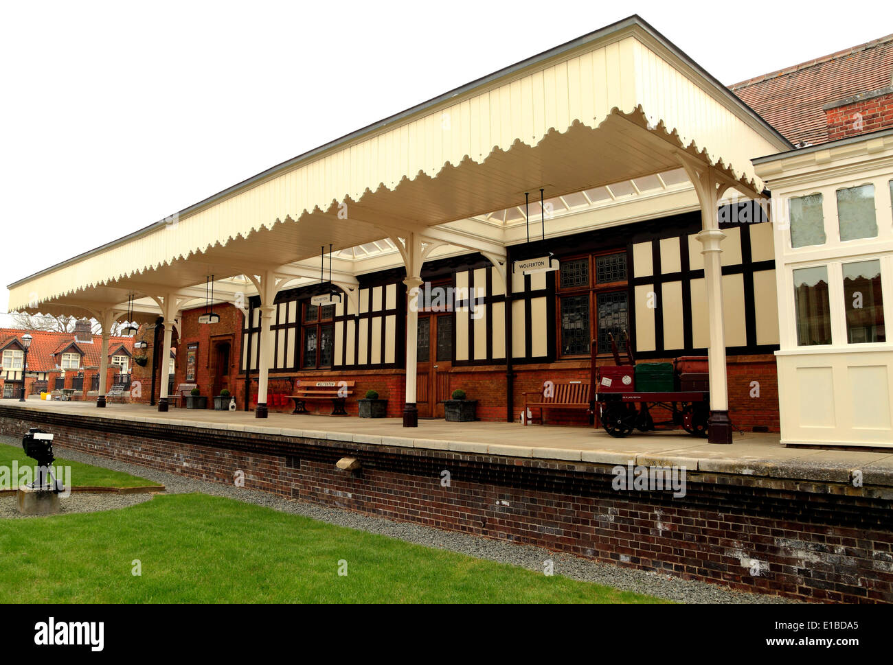 Wolferton, la estación de tren real, Norfolk, Inglaterra, p conservados del siglo XIX Inglés plataforma de construir edificios de estaciones Foto de stock