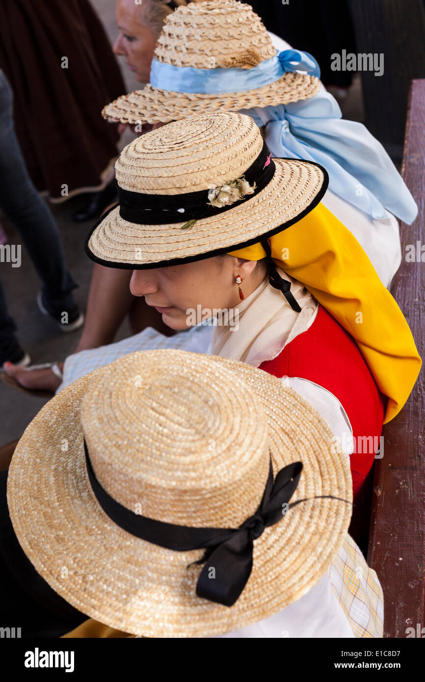 Sombreros de paja decorados fotografías e imágenes de alta resolución -  Alamy