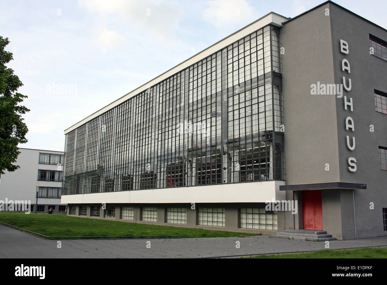 El reformado de la Bauhaus en Dessau, Alemania, uno de los grandes edificios de la definición de principios del movimiento moderno en la arquitectura, el arquitecto Walter Gropius Foto de stock