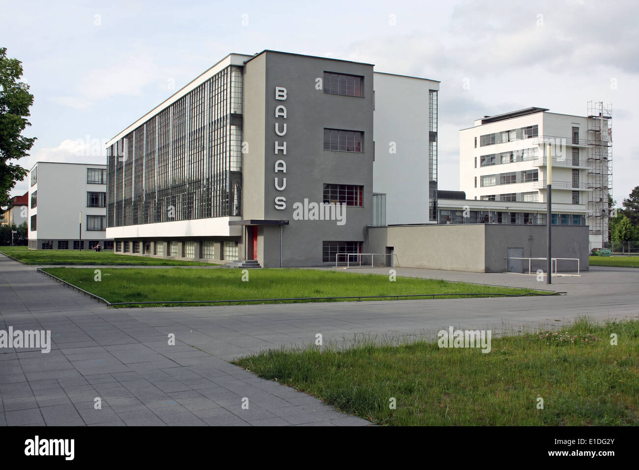 El reformado de la Bauhaus en Dessau, Alemania, uno de los grandes edificios de la definición de principios del movimiento moderno en la arquitectura, el arquitecto Walter Gropius Foto de stock