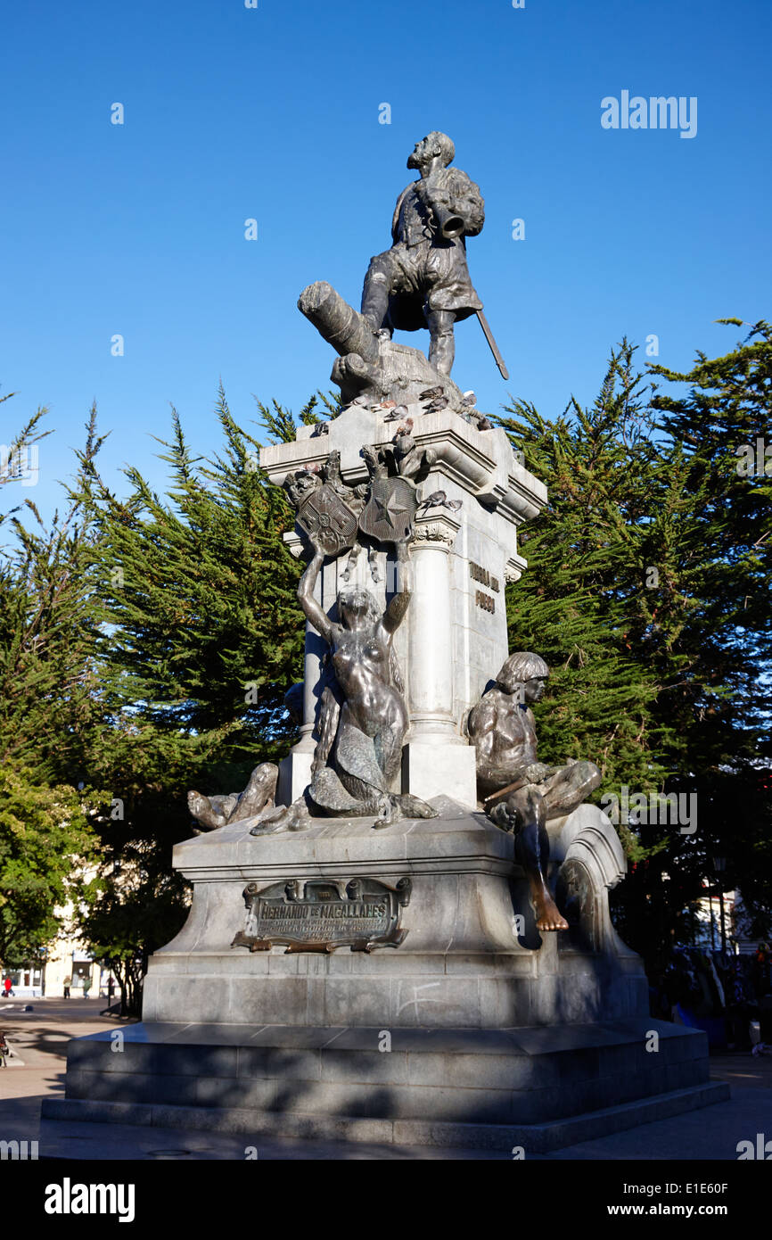 Memorial de magallanes estatua en la plaza Muñoz Gamero de Punta Arenas  Chile Fotografía de stock - Alamy