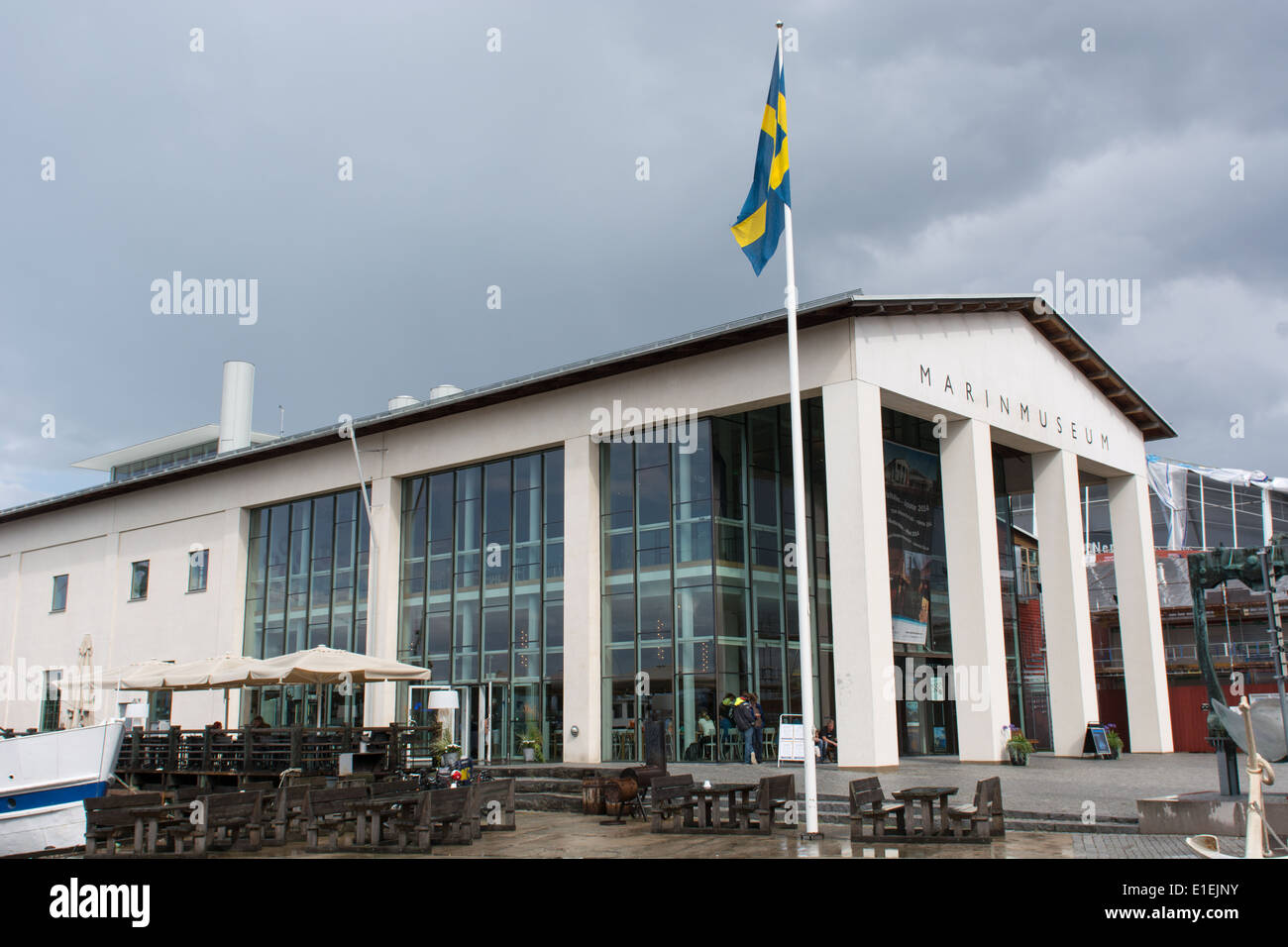Marinmuseum o museo naval en Karlskrona, Suecia, en un día lluvioso Foto de stock