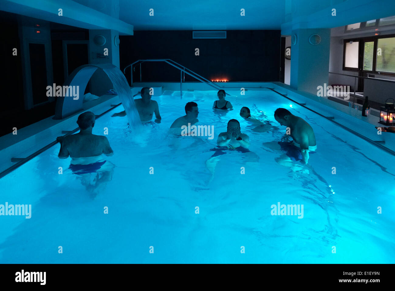 Las personas bañarse en los baños termales de Caldes de Boi hotel en la  provincia de Lleida, en la comunidad autónoma de Cataluña, España  Fotografía de stock - Alamy