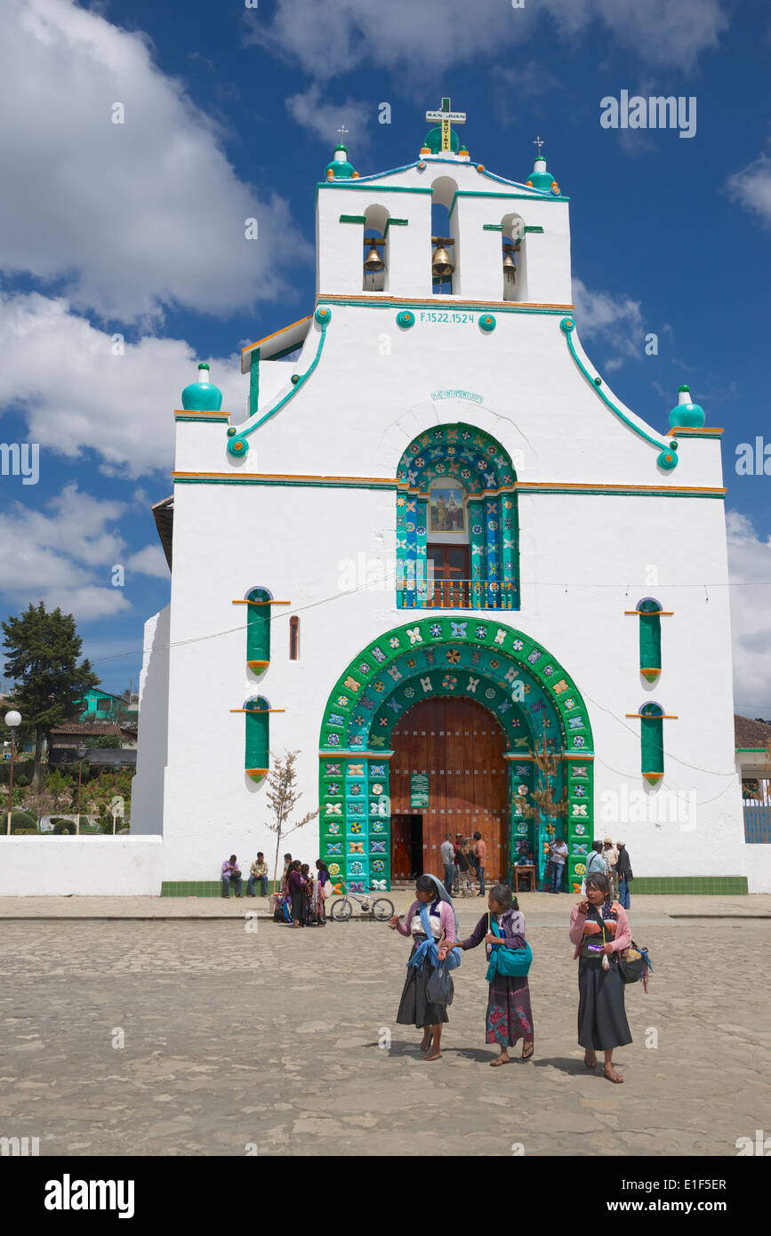 Iglesia de San Juan Chamula Chiapas México Fotografía de stock - Alamy Iglesia de San Juan Chamula Chiapas México Fotografía de stock - Alamy
