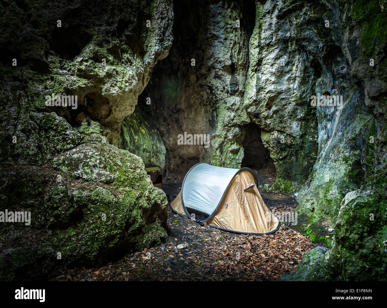 Campamento De La Cueva Fotos e Imágenes de stock Alamy