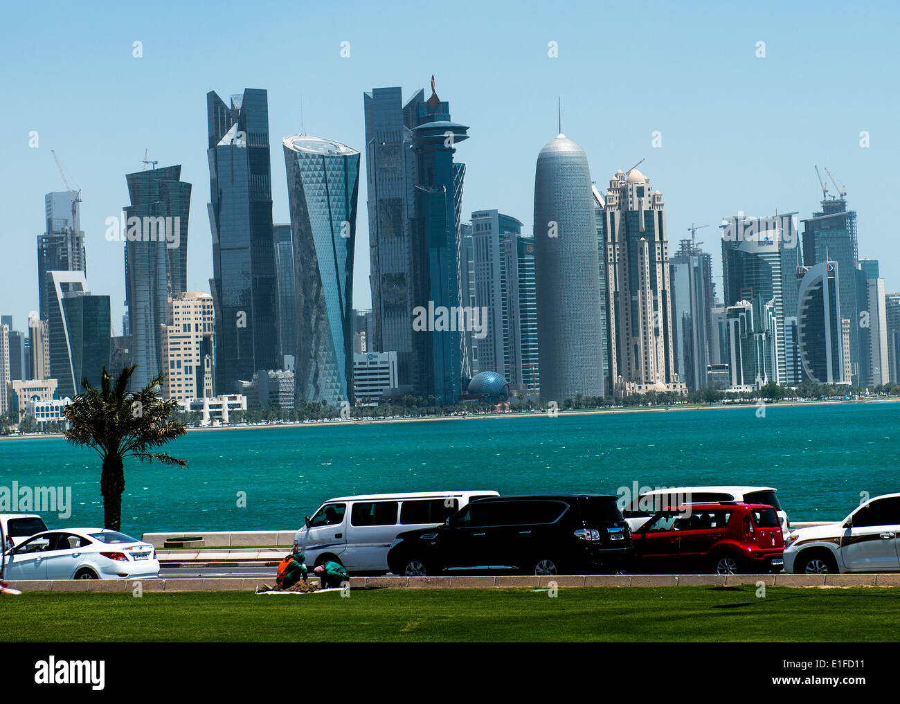 El ultra moderno horizonte de Doha del centro financiero. Foto de stock