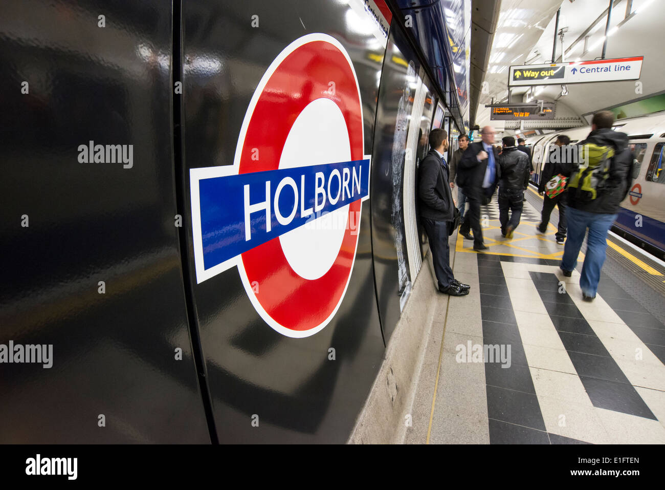 Signo de la estación de metro de Holborn, London, UK Foto de stock