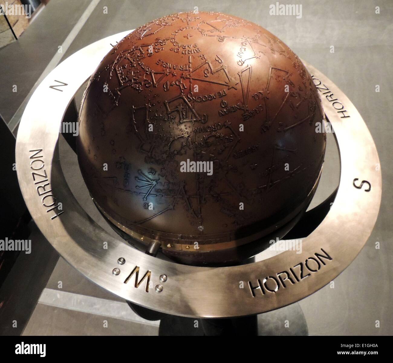 Himmelglobus. Mucho antes de que el globo terrestre fue desarrollado, globos celestes fueron utilizadas por los astrónomos Islámicos tempranos para representar las posiciones y movimientos de las estrellas. Foto de stock