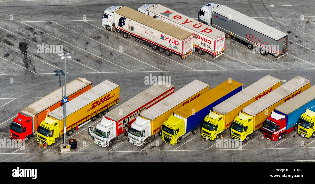 Estacionamiento de camiones fotografías e imágenes de alta resolución