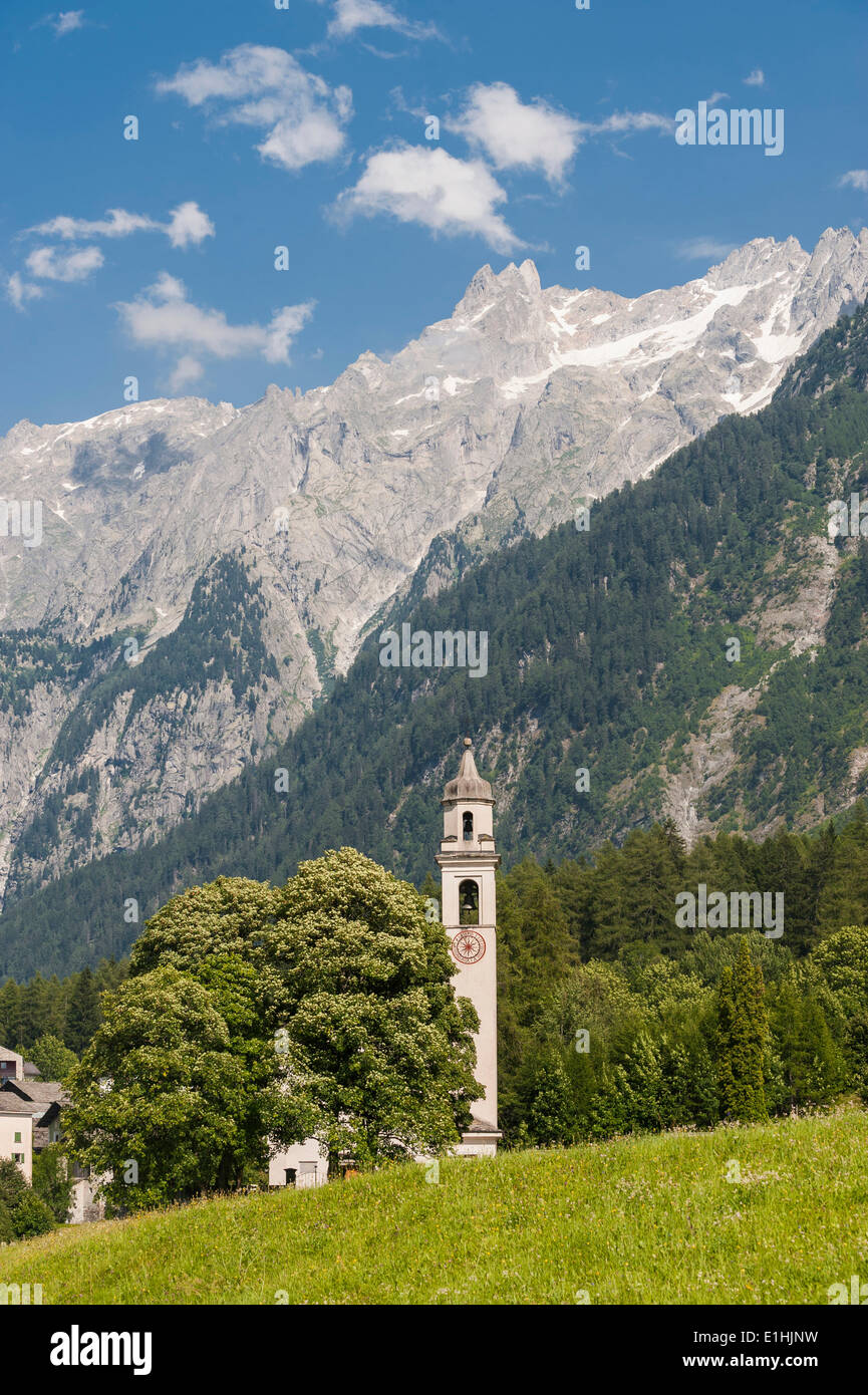 Iglesia de la aldea de Borgonovo, Sondrio, Lombardía, Italia Foto de stock