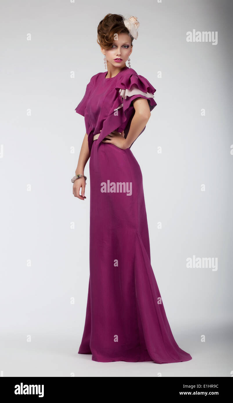 Vestido carmesí fotografías e imágenes de alta resolución - Alamy