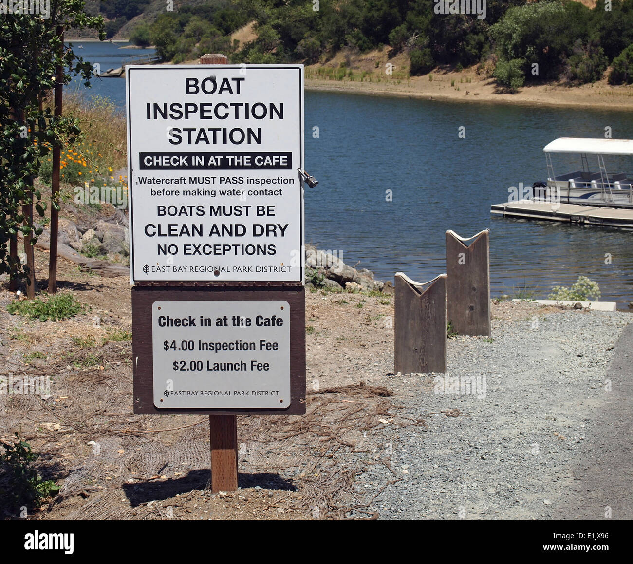Firmar, Barco Estación de Inspección de Canon, el lago Chabot Parque Regional Marina California Foto de stock