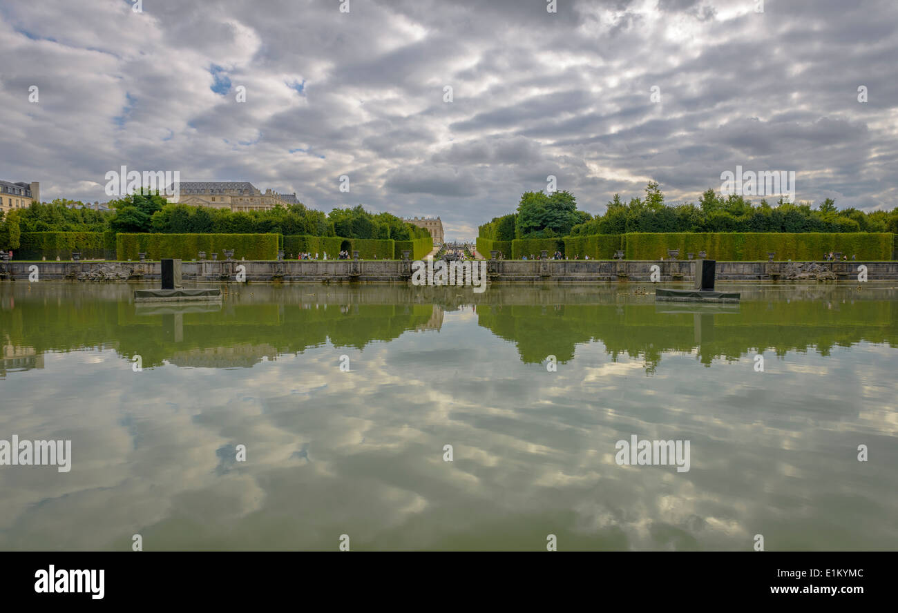 Vista del Palacio de Versalles, los jardines, las famosas fuentes, cerca de París, Francia Foto de stock