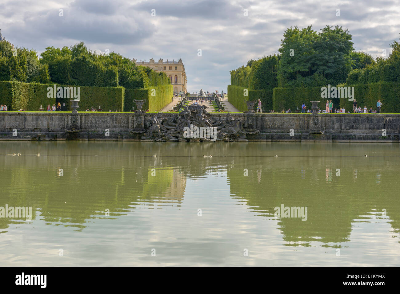 Vista del Palacio de Versalles, los jardines, las famosas fuentes, cerca de París, Francia Foto de stock