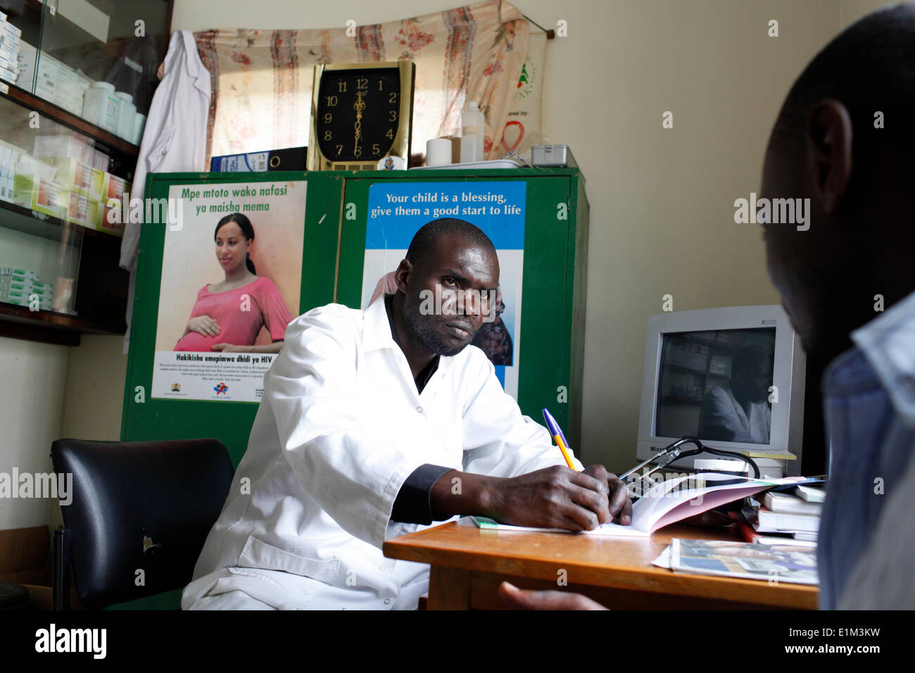 La atención médica prestada en el centro de WOFAK Kayole (Mujeres en Lucha Contra el SIDA en Kenya) Foto de stock