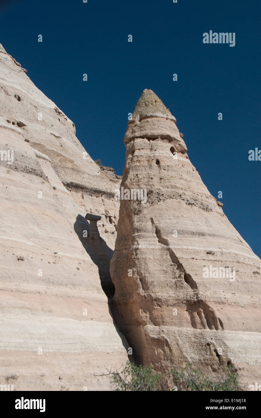 Ee.Uu., Nuevo México, el Monumento Nacional Kasha-Katuwe Carpa Rock, con forma de carpa rock Foto de stock