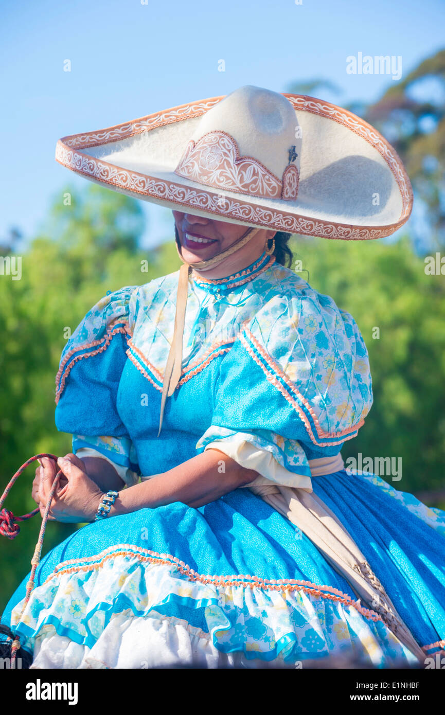 Traje de charro fotografías e imágenes de alta resolución - Alamy