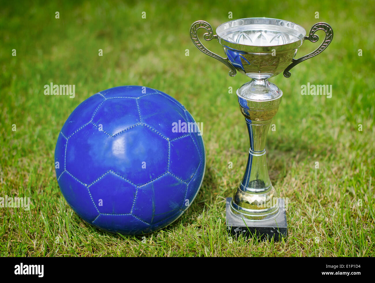 Trofeo del fútbol foto de archivo editorial. Imagen de campeones - 35994118