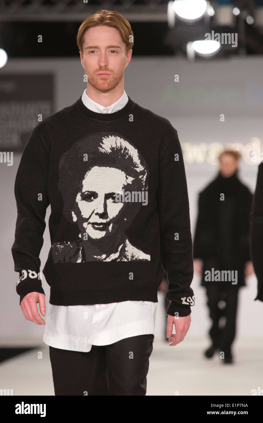 Margaret Thatcher-themed galardonada colección por Aimee Dunn de Nottingham Trent University, quien recibió el Premio de ropa de hombre Foto de stock