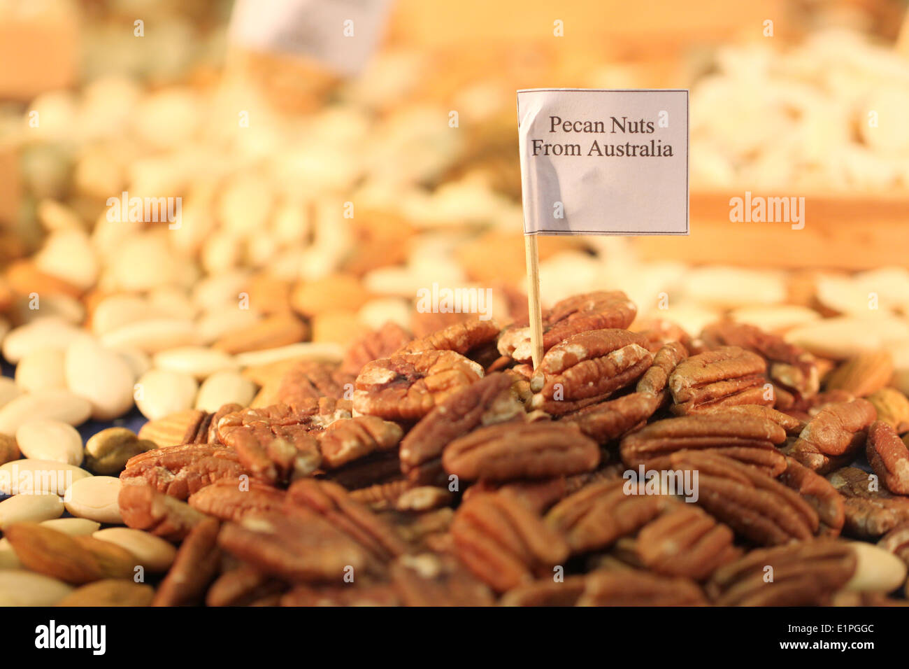 Baked Beans y visualización de etiquetas para alimentos de fondo. Foto de stock