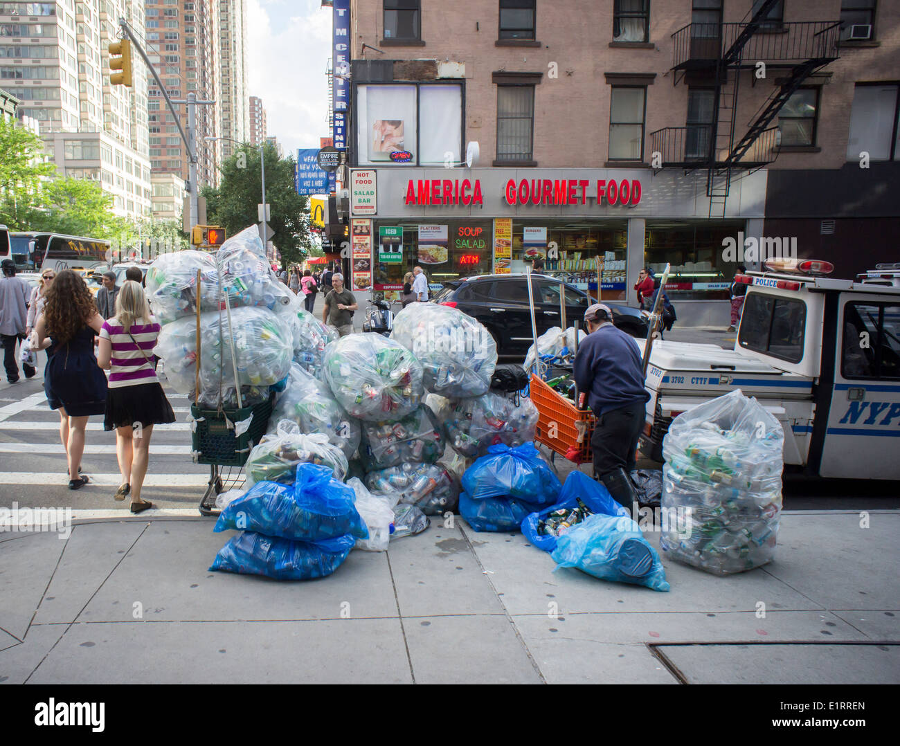 Coleccionista de botellas fotografías e imágenes de alta resolución Alamy