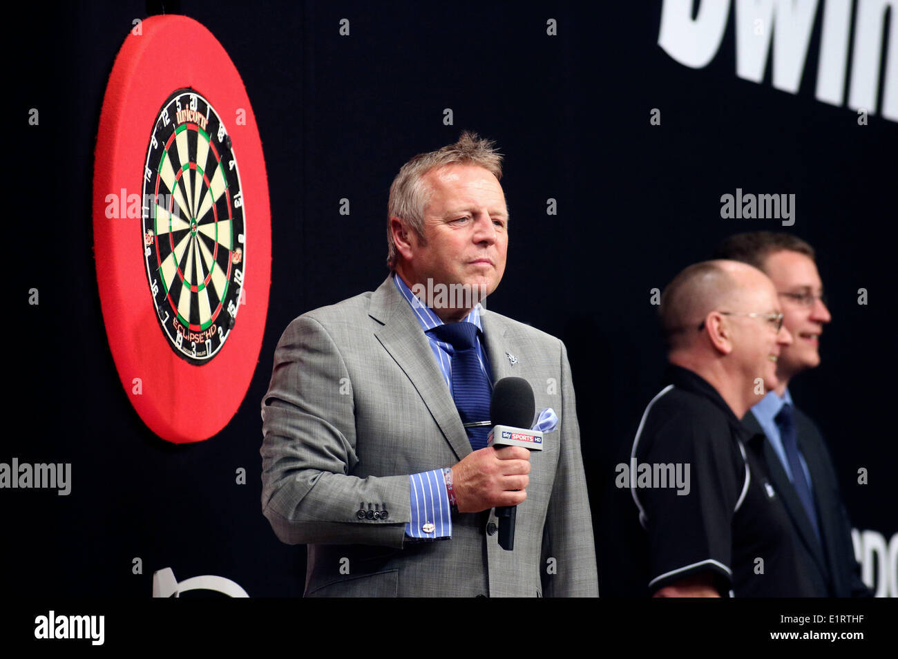 John McDonald en la Copa del Mundo de Dardos 2014 en la sala de deportes.  Hamburgo, 06.06.2014 Fotografía de stock - Alamy