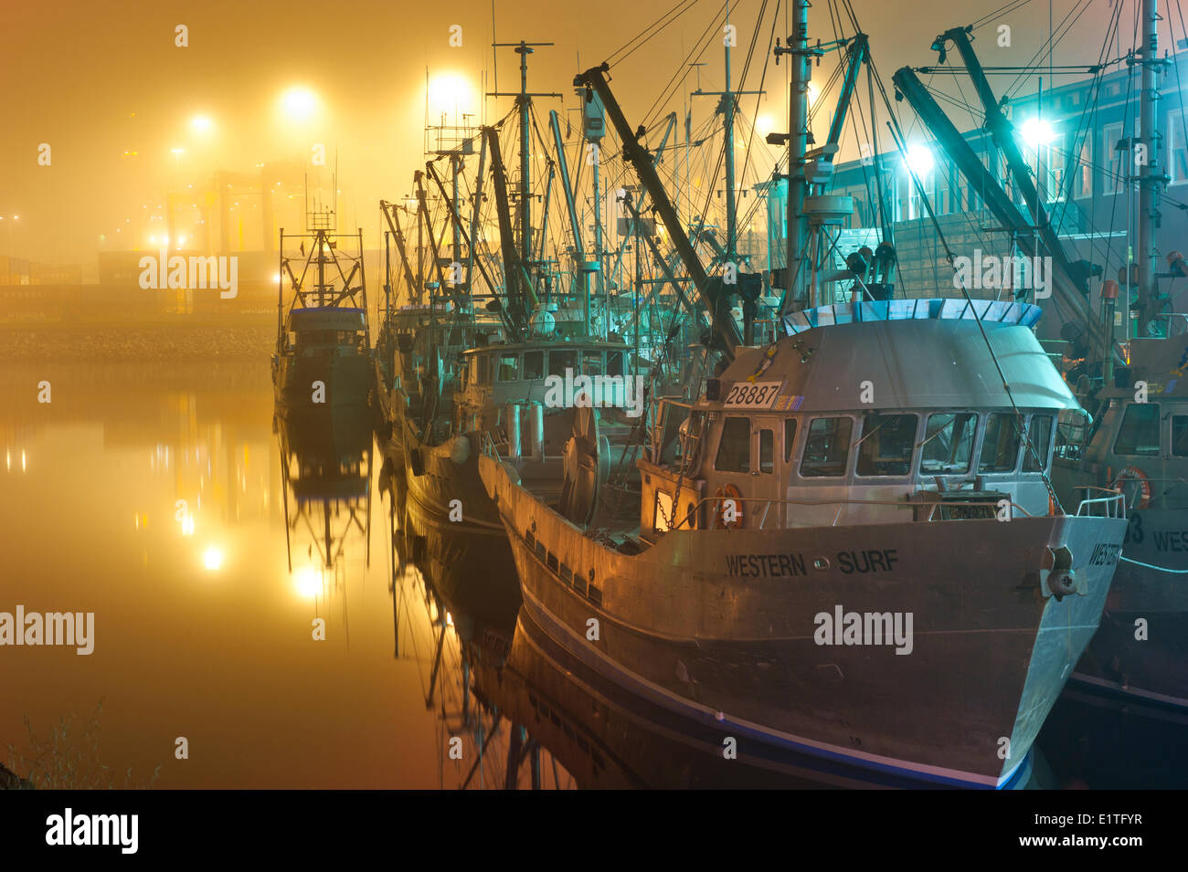 Barcos de pesca comercial en el puerto de Vancouver, British Columbia, Canadá Foto de stock