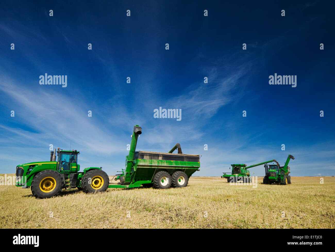 Vagones de cosecha fotografías e imágenes de alta resolución - Alamy