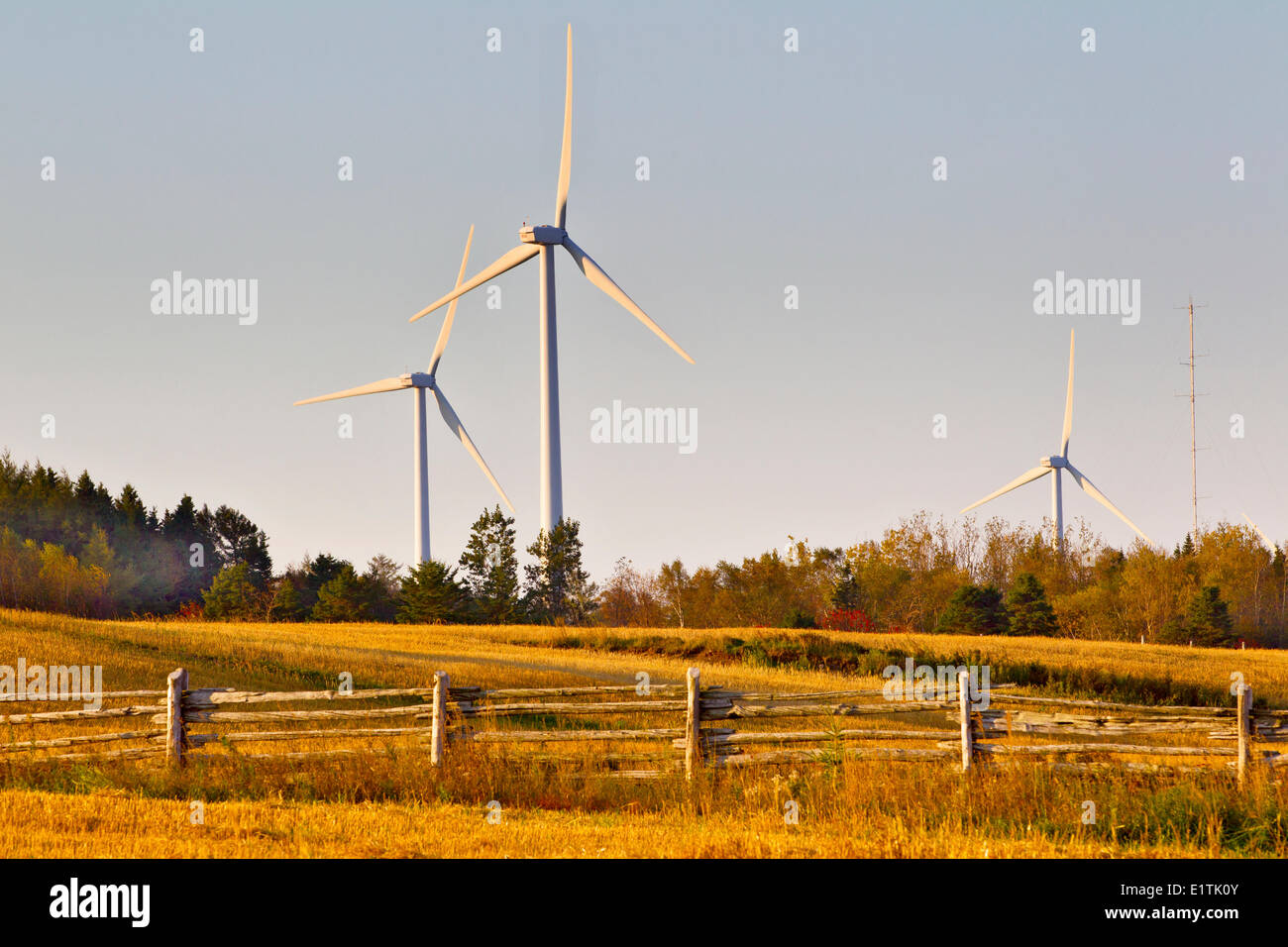 Las turbinas eólicas, Matane, Quebec, Canadá Foto de stock