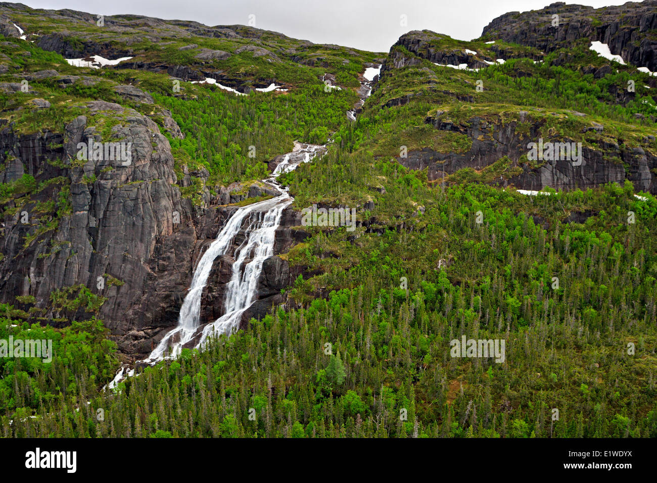 Cascada, Escondido Falls (ONU-nombre), en el Mealy Montañas, Sur de Labrador, Terranova y Labrador, Canadá. Foto de stock