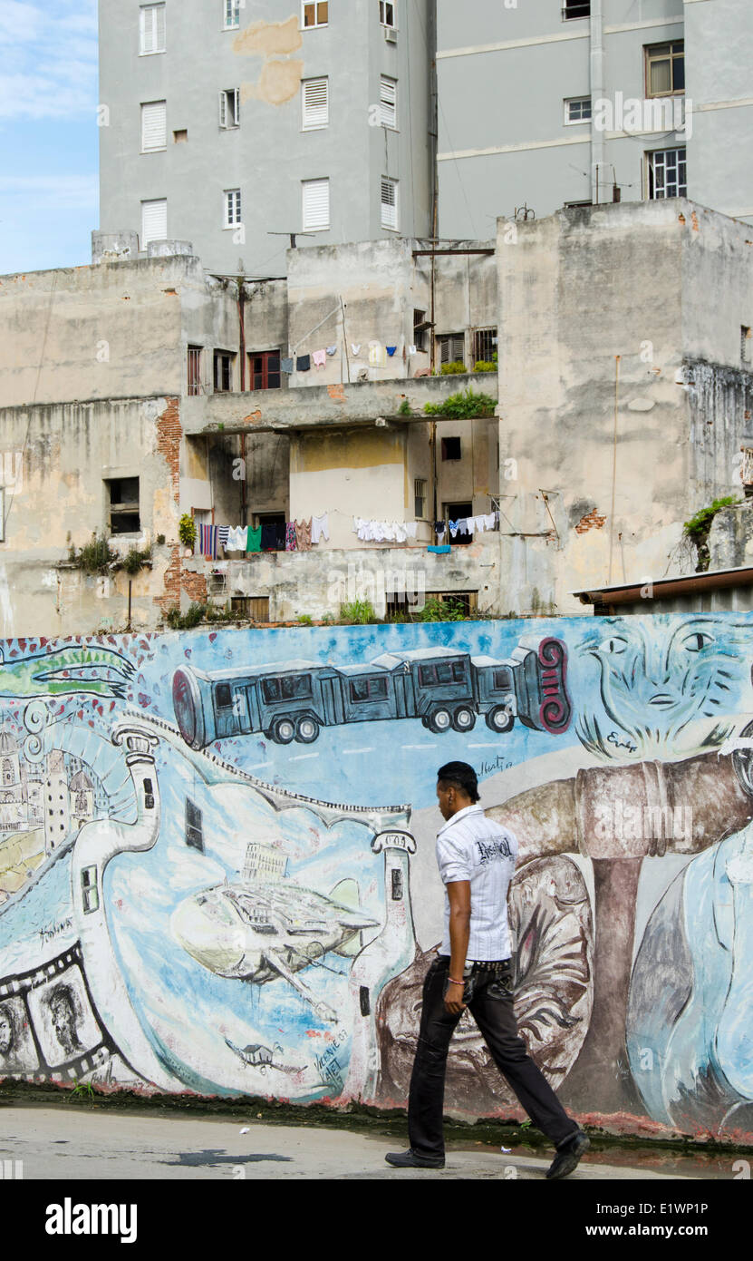 Los murales de calles y edificios antiguos, La Habana, Cuba Foto de stock