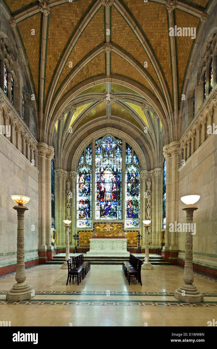 Uno siete capillas que forman las Capillas de las lenguas que corona la parte posterior del Altar, el coro de la iglesia catedral San Juan Foto de stock