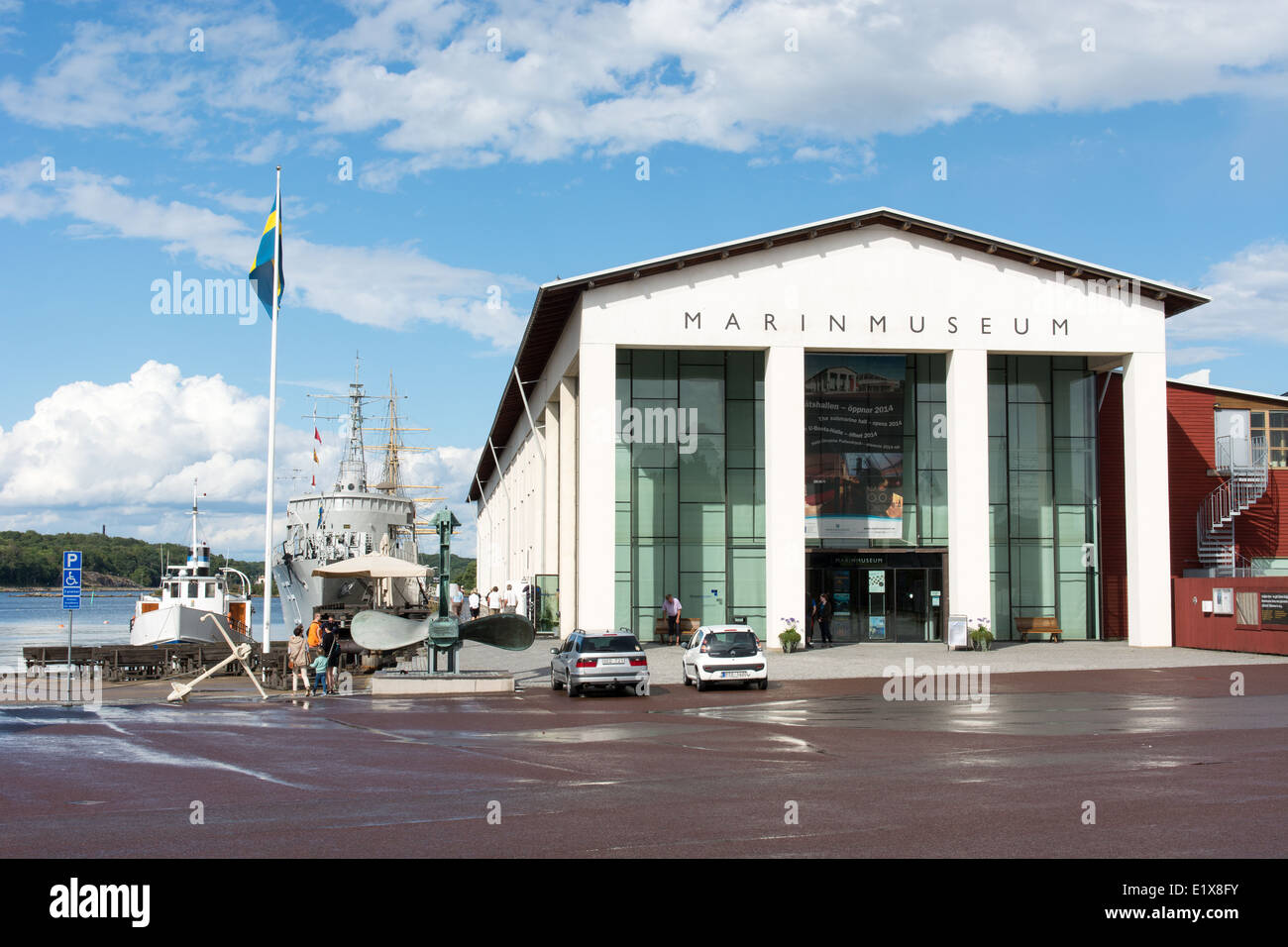 Marinmuseum o museo naval en Karlskrona, Suecia, en un día lluvioso Foto de stock