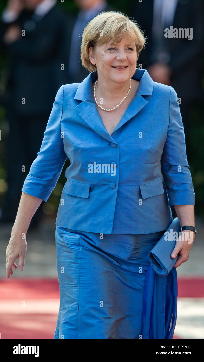 La canciller alemana, Angela Merkel, asiste a la inauguración del Festival de Bayreuth el 25 de julio de 2013 en Bayreuth, Alemania. Foto de stock