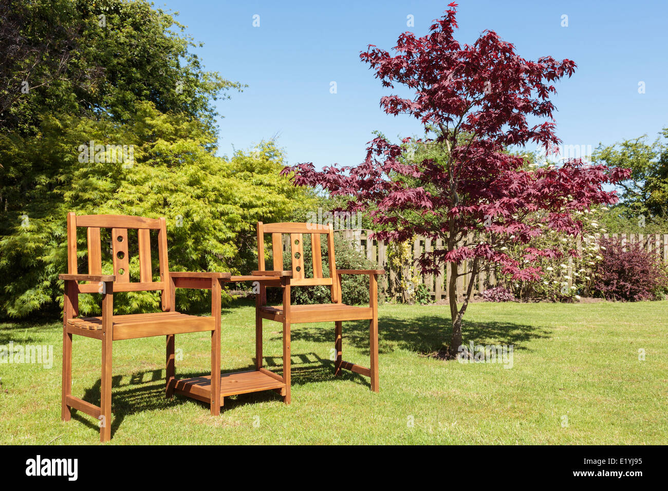 Banco de jardin fotografías e imágenes de alta resolución - Alamy