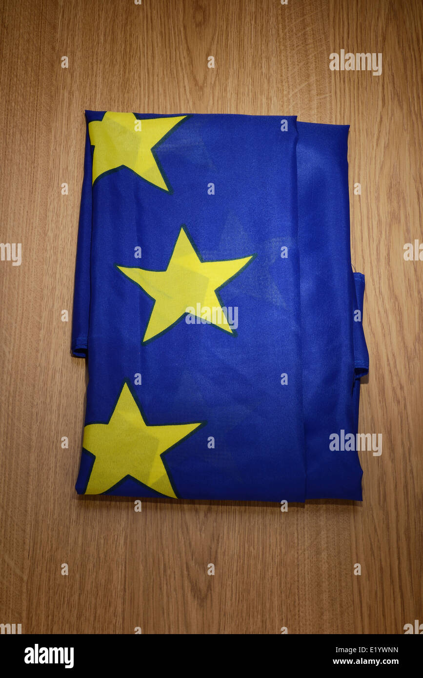 Doblada bandera de la UE Foto de stock